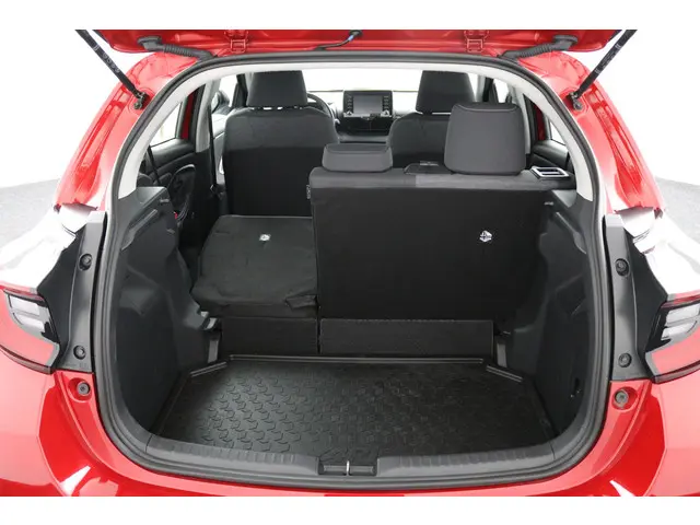 Toyota Yaris 1.5 Hybrid Dynamic 2022 Hybride Benzine 24