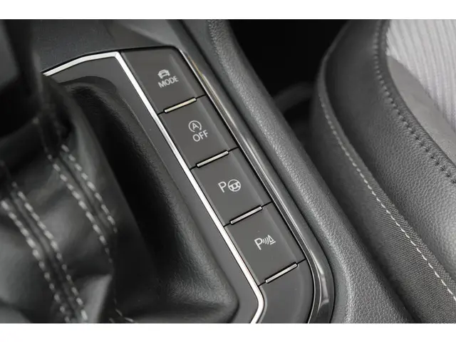 Volkswagen Tiguan 1.5 TSI R-Line Highline 2021 Benzine 26