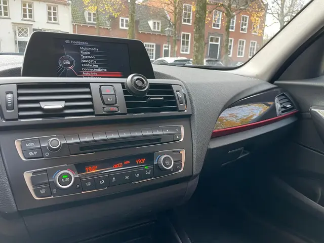 BMW 1 Serie 116i Executive 2014 Benzine 19