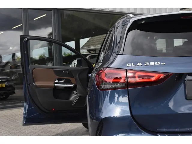 Mercedes-Benz GLA 250 e AMG Line 2022 Hybride Benzine 7
