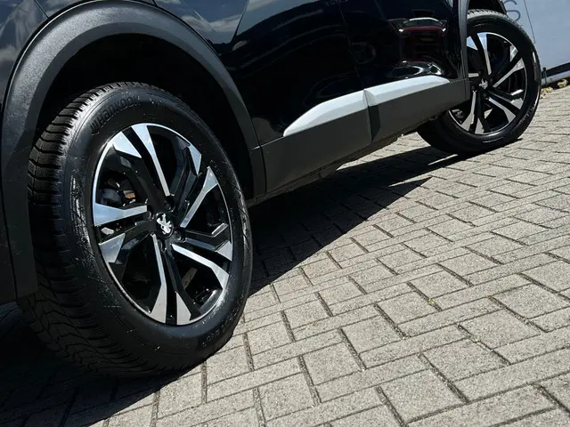 Peugeot 2008 1.2 PureTech GT Pack 2022 Benzine 9