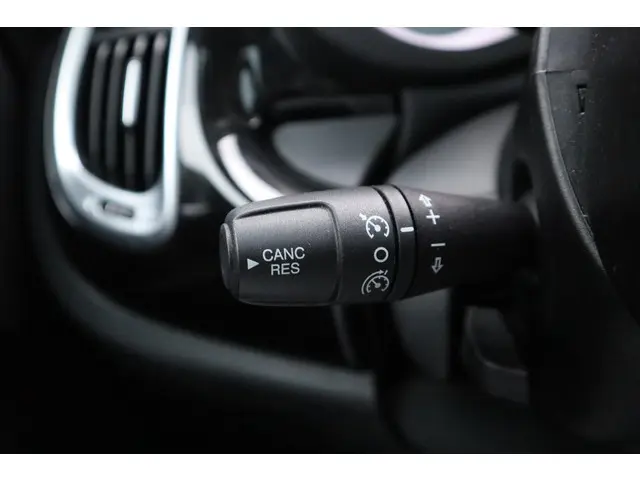 Fiat 500L 1.4-T-JET LOUNGE 2015 Benzine 28