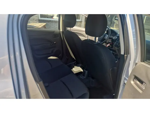 Mitsubishi Space Star 1.2 Entry 2023 Benzine 11