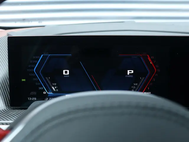 BMW XM 50e 2025 Hybride Benzine 24