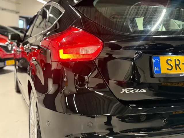 Ford Focus 1.0 Titanium Navi|Trekhaak|PDC! 2018 Benzine 35