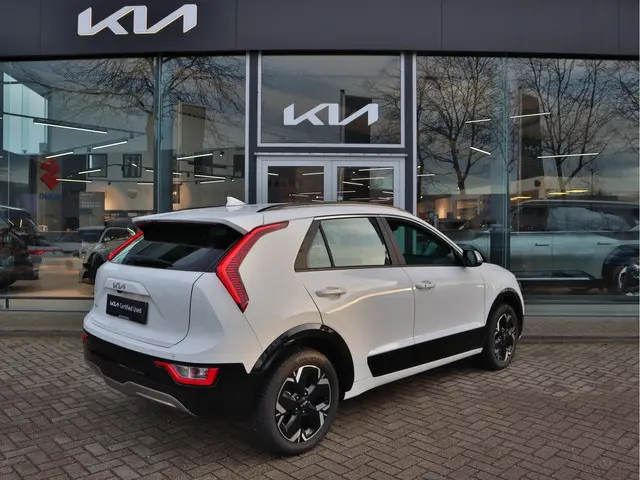 Kia Niro EV DynamicLine 64.8 kWh 2023 Elektrisch 4