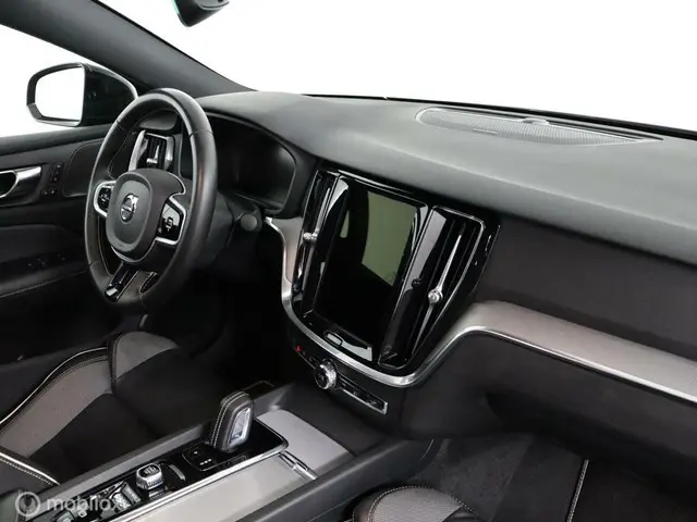Volvo S60 2.0 B4 R-Design|Blis| panodak|adapt 2021 Benzine 45