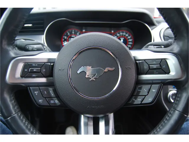Ford Mustang Convertible 2.3 EcoBoost 290pk 2018 Benzine 19