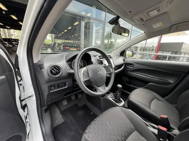 Mitsubishi Space Star 1.2 Connect+ 2024 Benzine 21