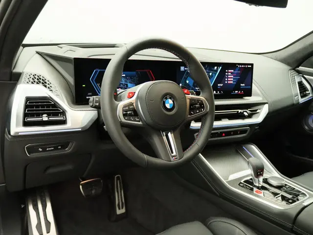 BMW XM 50e 2025 Hybride Benzine 13