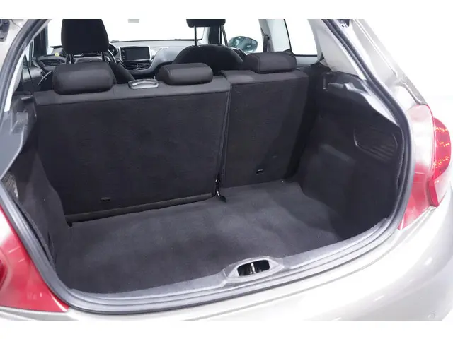 Peugeot 208 1.4 e-HDi Active 2013 Diesel 16