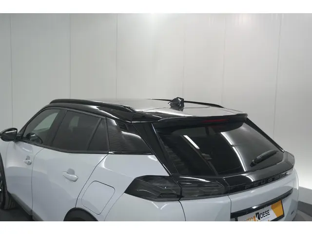 Peugeot 2008 PureTech 130 EAT8 GT 2024 Benzine 24