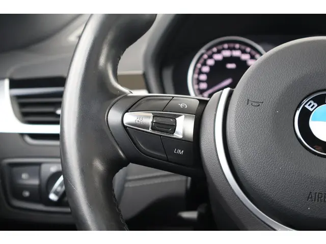 BMW X1 sDrive18i Executive Edition 2020 Benzine 18