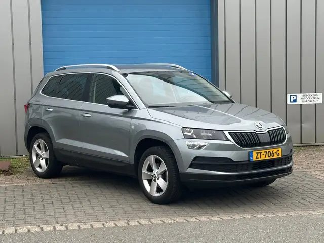 Škoda Karoq TSI Bus APPLE CARPLAY TREKHAAK 2019 Benzine 19