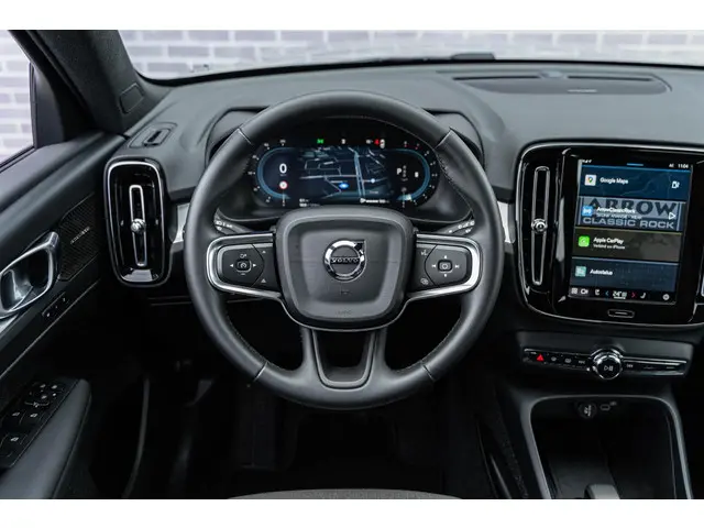 Volvo XC40 2.0 B4 Plus Dark 2024 Benzine 30