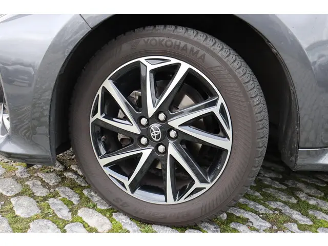 Toyota Yaris 1.5 VVT-i Dynamic 125pk 2023 Benzine 4