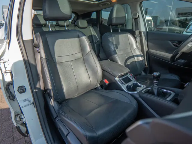 Nissan QASHQAI 1.6 Connect Edition 2015 Benzine 34