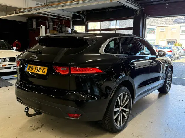 Jaguar F-PACE 2.0 Portfolio AWD 20d - Trekhaak 2017 Diesel 4