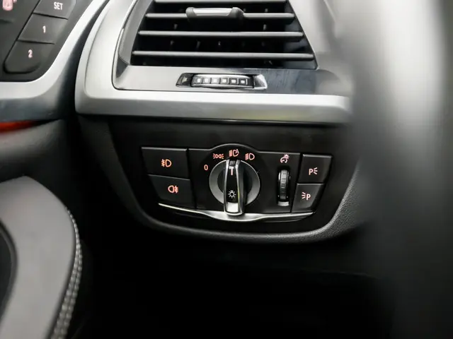 BMW X3 xDrive20i High Executive 2018 Benzine 24