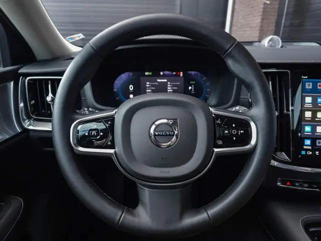Volvo V60 2.0 T8 AWD Ultra Dark 2024 Hybride Benzine 30