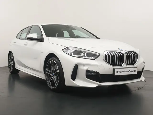 BMW 1 Serie 120i Executive 2022 Benzine 3