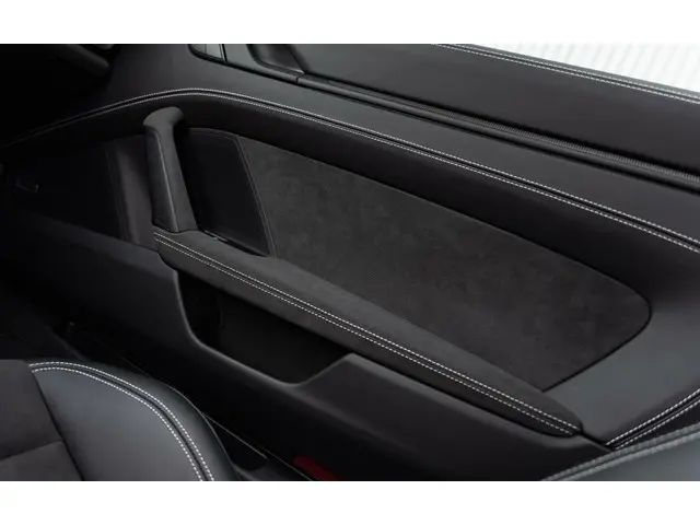 Porsche 911 3.0 Carrera GTS 2022 Benzine 40