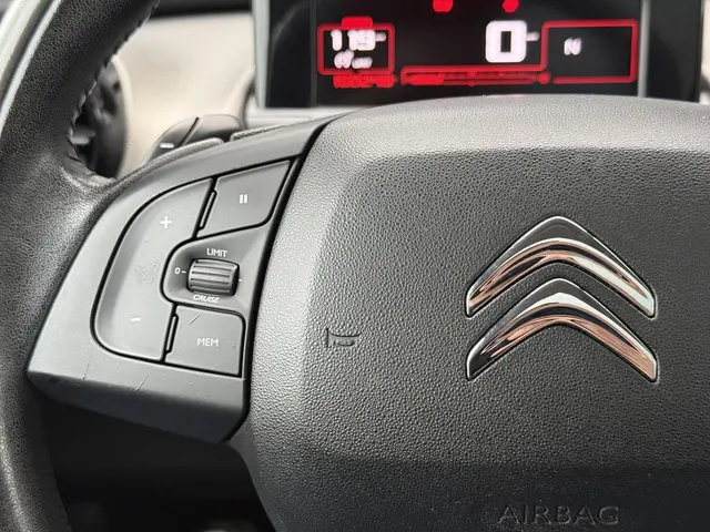 Citroën C4 Cactus 1.2 e-VTi Shine 2015 Benzine 13