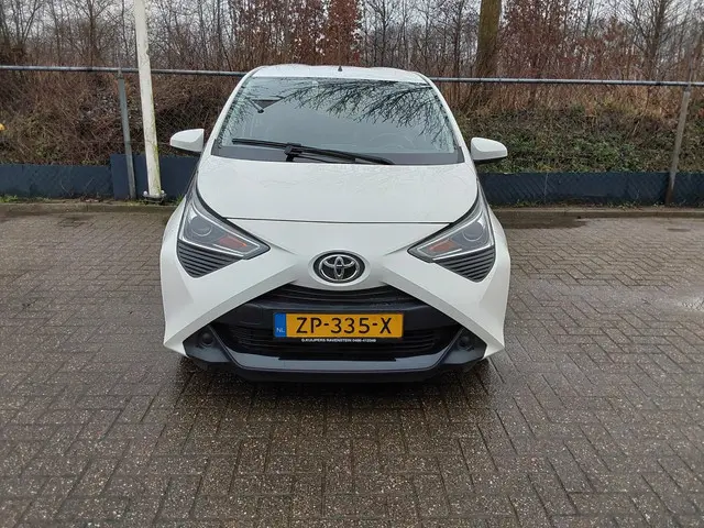Toyota Aygo 1.0 VVT-i x-play 2019 Benzine 5