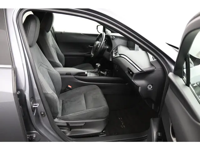 Lexus UX 250h Preference Line 2021 Hybride Benzine 22