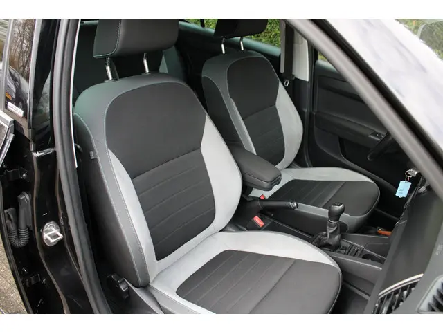 Škoda Fabia 1.2 TSI JOY zeer nette staat 2016 Benzine 13