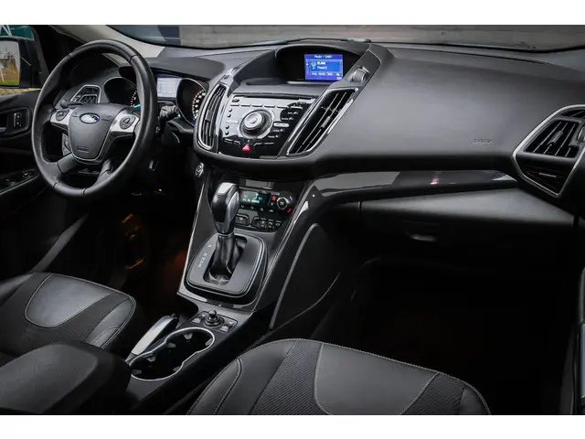 Ford Kuga 1.6 Titanium 4WD 2013 Benzine 6