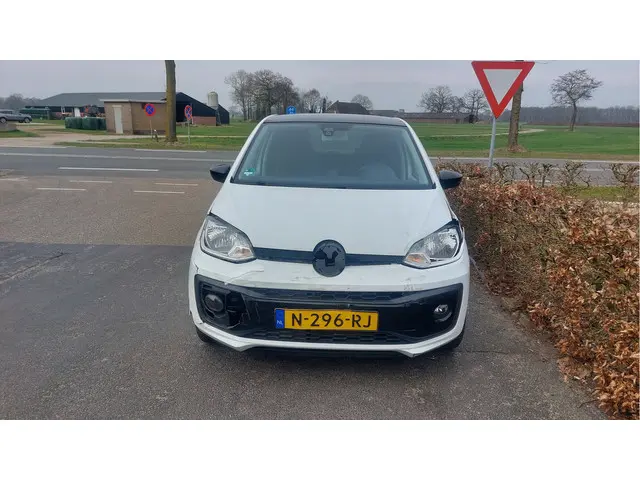 Volkswagen up! 1.0 BMT high up! 2018 Benzine 8
