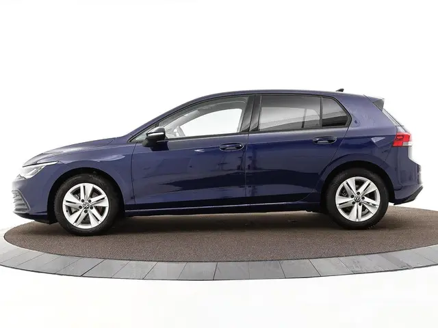 Volkswagen Golf 1.0 TSI 110pk Life 2023 Benzine 26