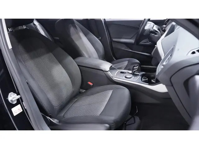 BMW 1 Serie 118i Advantage 2022 Benzine 40