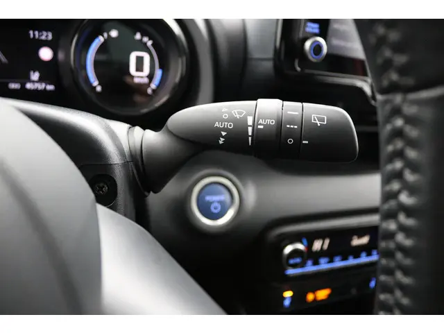 Toyota Yaris 1.5 Hybrid Executive 2022 Hybride Benzine 31