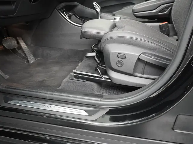BMW X1 xDrive20i High Executive 2021 Benzine 24