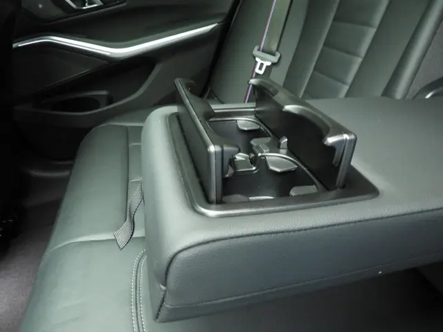 BMW 3 Serie Touring 320i 2024 Benzine 19