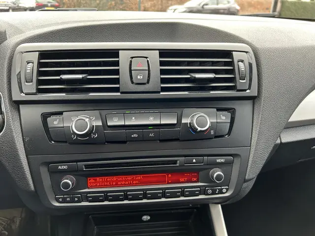 BMW 1 Serie 114i EDE 2014 Benzine 17