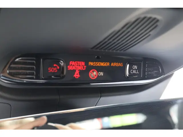 Volvo V60 T8 Recharge AWD R-Design 2022 Hybride Benzine 38