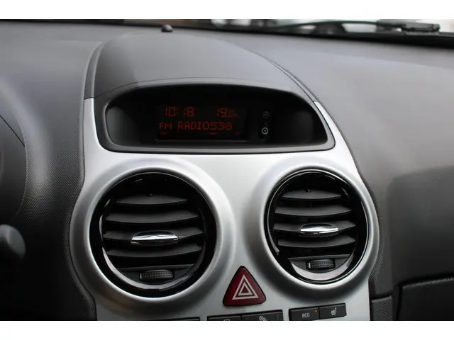 Opel Corsa 1.2-16V Berlin 2014 Benzine 18
