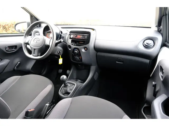 Toyota Aygo 1.0 VVT-i x 5-drs LED-dagrij 2019 Benzine 5