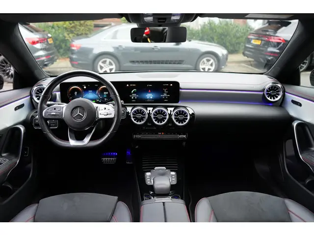 Mercedes-Benz CLA 250 e MAGNO AMG 2022 Hybride Benzine 9