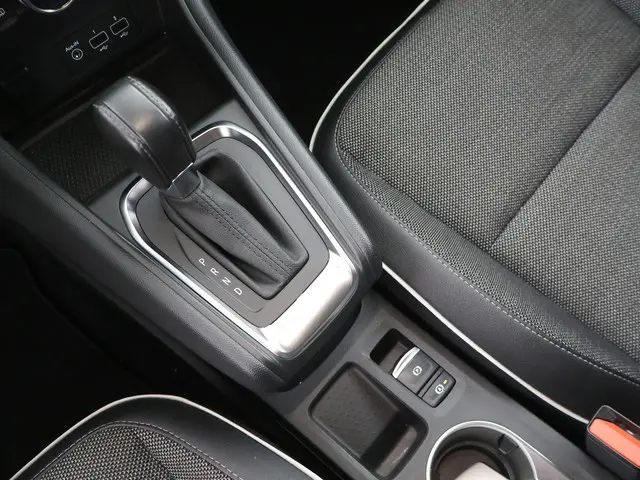 Renault Captur 1.3 TCe 140PK Intens AUTOM. 2021 Benzine 17