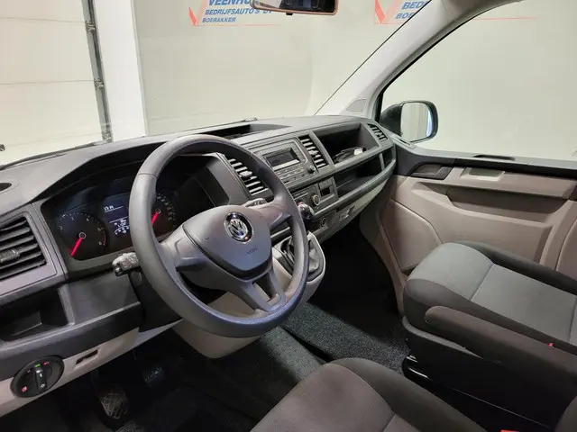 Volkswagen Transporter 2.0TDI Euro 6! 2017 Diesel 4