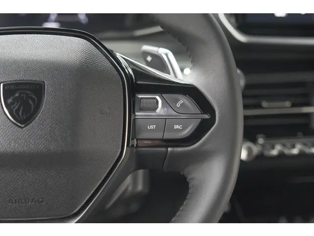 Peugeot 2008 1.2 Hybrid 145 Allure 2025 Hybride Benzine 37