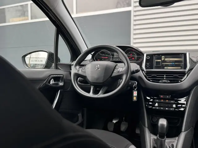 Peugeot 208 1.2 VTi Envy 2014 Benzine 18