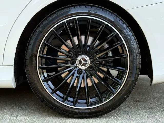 Mercedes-Benz CLA Shooting Brake 180 2015 Benzine 22