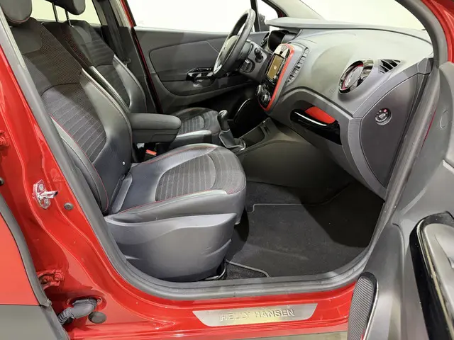 Renault Captur 0.9 TCe Helly Hansen NAP 2015 Benzine 30
