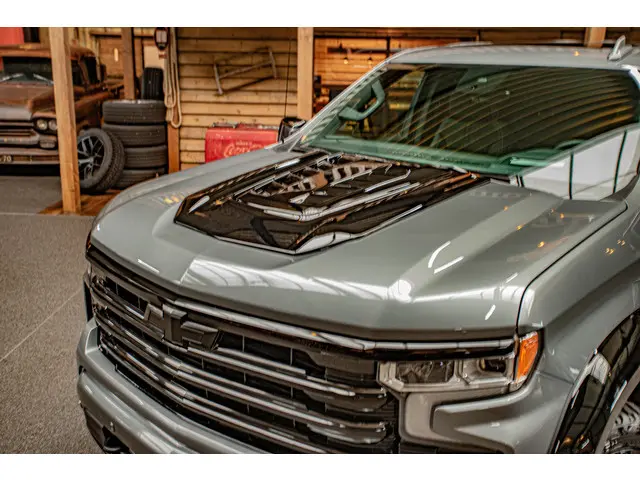 Chevrolet Silverado 6.2 V8 High country 2024 Benzine 4