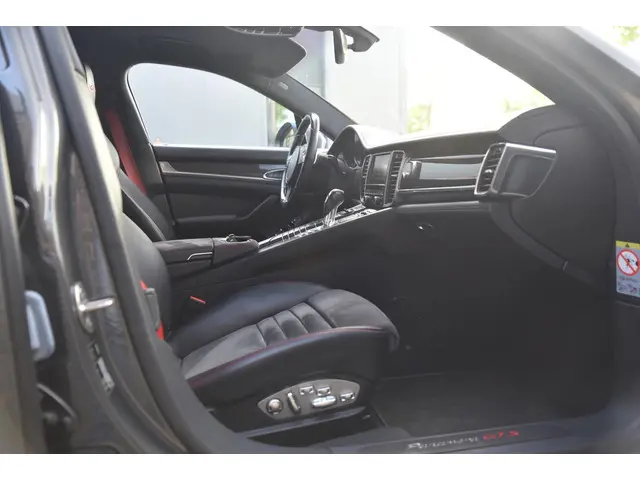 Porsche Panamera 4.8 GTS 2012 Benzine 32